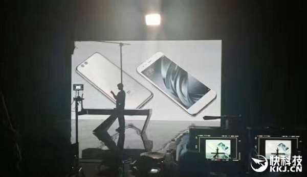 ���һ��й¶��С��6���/PPT�ع⣺����ɫƯ��