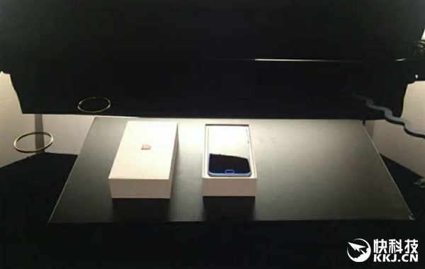 ���һ��й¶��С��6���/PPT�ع⣺����ɫƯ��