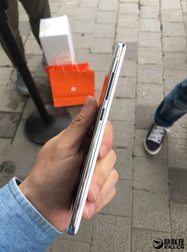 С��6��ɫ/��ɫ���ͼ�ͣ��ڱ߸���