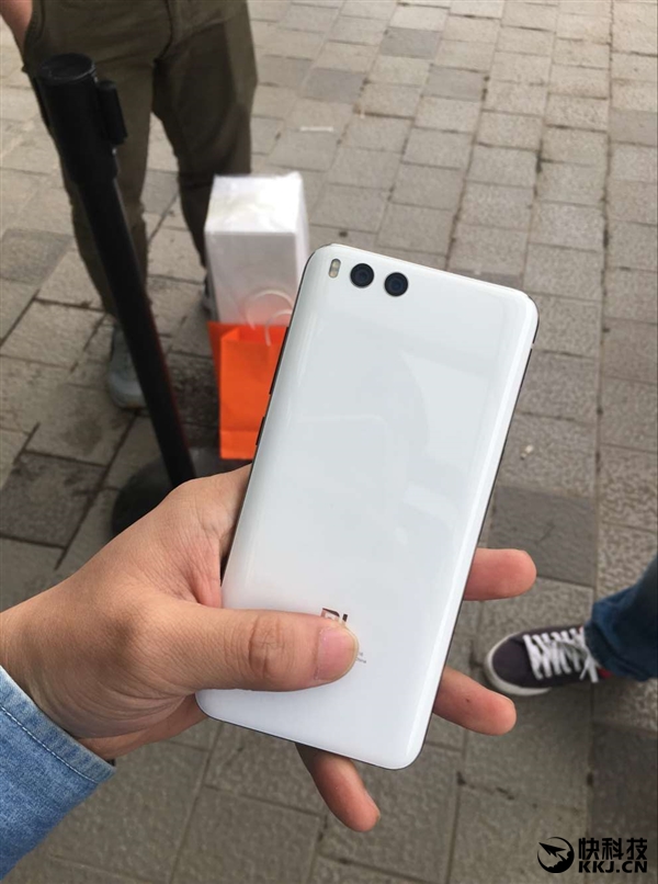 С��6��ɫ/��ɫ���ͼ�ͣ��ڱ߸���