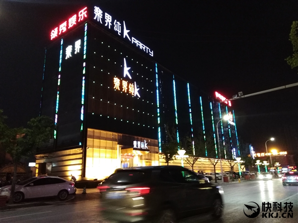 ��Ϊ����7 Plus���ţ������黯������