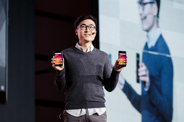 ���ʻ�����һ�� С���ֻ���ʽ��������˹