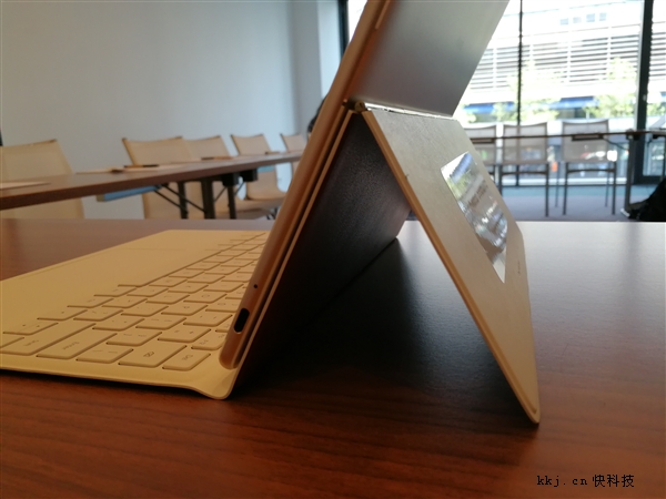 SurfaceУΪMateBook EһWin10Ʒ