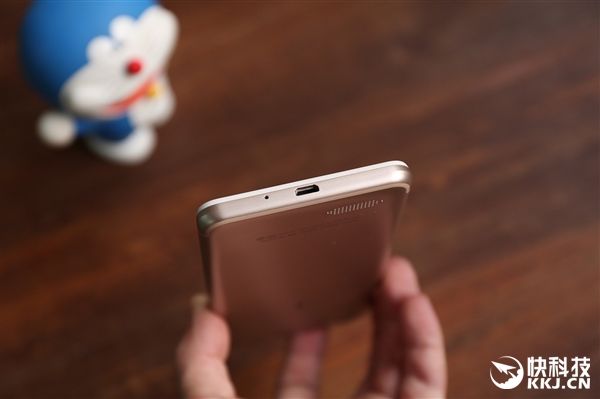 599Ԫ��������4a���ͼ�ͣ�����iPhone 7�ġ����ա�