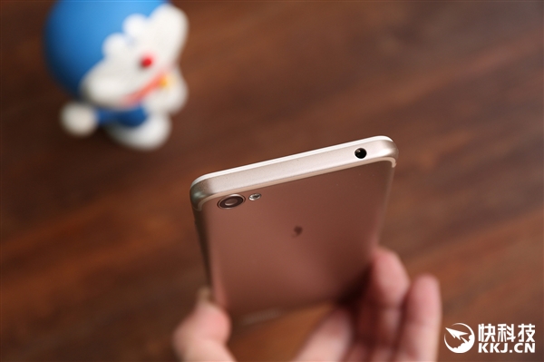 599Ԫ��������4a���ͼ�ͣ�����iPhone 7�ġ����ա�