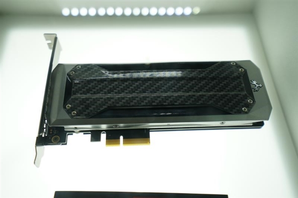 �߲ʺ籬����һ��iGame�����忨��SSD���ࣺ������