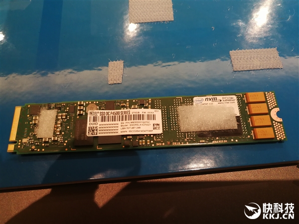 Intel����P4501�������ĳ�����̬�̣�3200MB/s������3D TLC