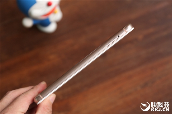 599Ԫ��������4a���ͼ�ͣ�����iPhone 7�ġ����ա�