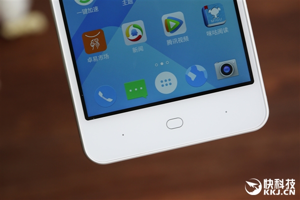 599Ԫ��������4a���ͼ�ͣ�����iPhone 7�ġ����ա�