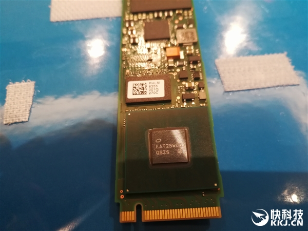 Intel����P4501�������ĳ�����̬�̣�3200MB/s������3D TLC