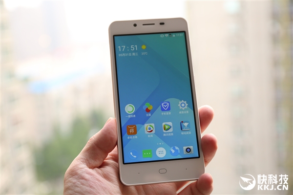 599Ԫ��������4a���ͼ�ͣ�����iPhone 7�ġ����ա�