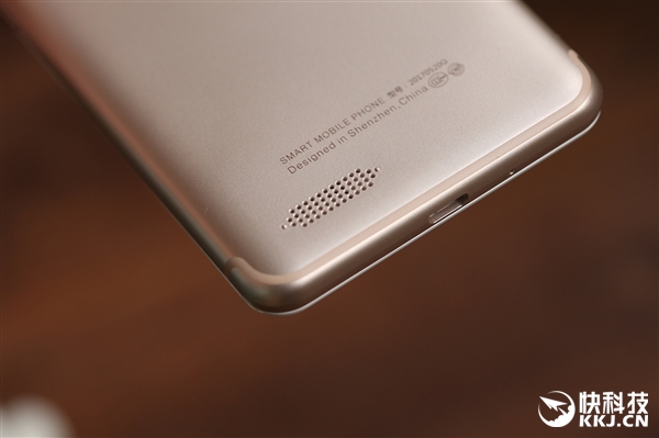 599Ԫ��������4a���ͼ�ͣ�����iPhone 7�ġ����ա�