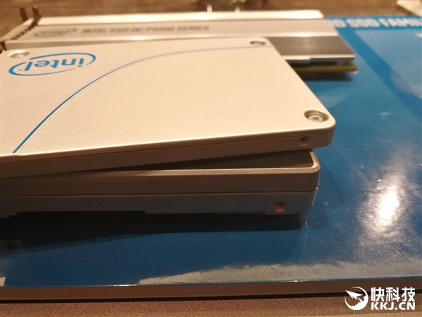 Intel����P4501�������ĳ�����̬�̣�3200MB/s������3D TLC