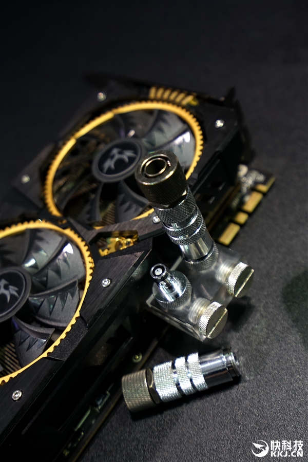 �߲ʺ��Ƴ�GTX 1080Ti Kudan��ˮ��+Һ�������ر���ǿ��