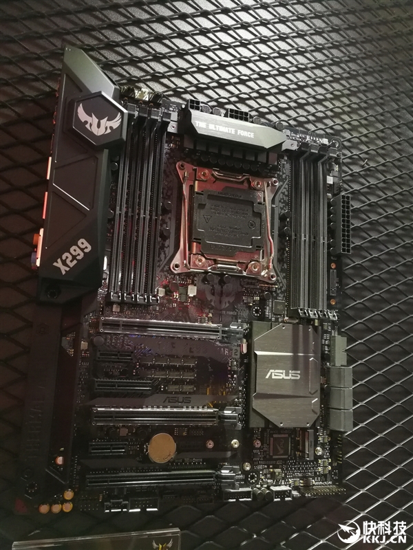 18����ը�ѣ�X299����ȫ����M.2 SSD���ȵ�