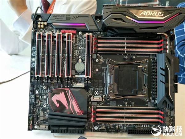 18����ը�ѣ�X299����ȫ����M.2 SSD���ȵ�