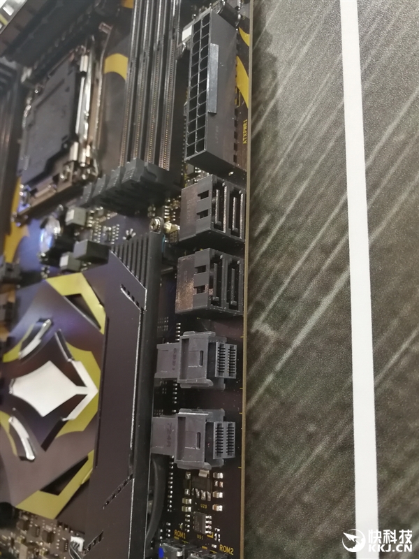 18����ը�ѣ�X299����ȫ����M.2 SSD���ȵ�