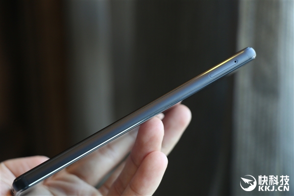 ��ǿ�ޱ߿��콢��nubia Z17���ͼ�ͣ���������