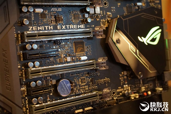 ��ǿX399���壡��˶����ҹ���Zenith Extreme��AMD 16���ľ��� 