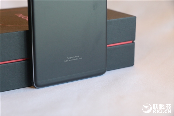 ��ǿ�ޱ߿��콢��nubia Z17���ͼ�ͣ���������