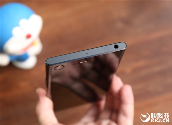 4K������835������XZ Premium����ͼ��