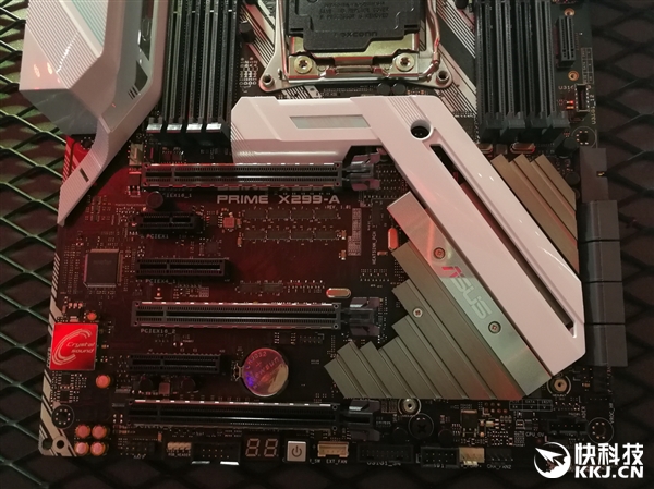 18����ը�ѣ�X299����ȫ����M.2 SSD���ȵ�