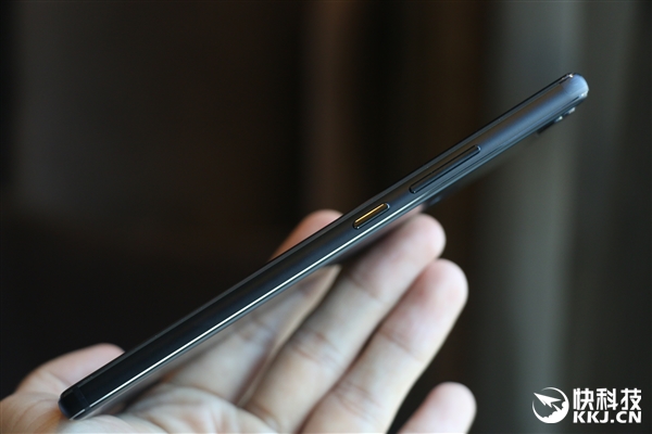 ��ǿ�ޱ߿��콢��nubia Z17���ͼ�ͣ���������