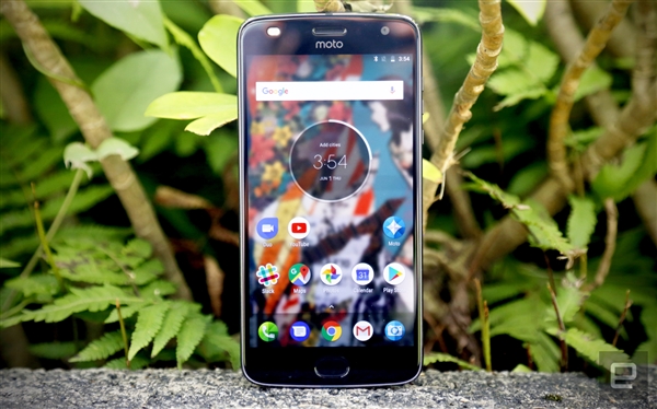��ֵ����������Moto Z2 Play������3400Ԫ������ģ���ֻ�