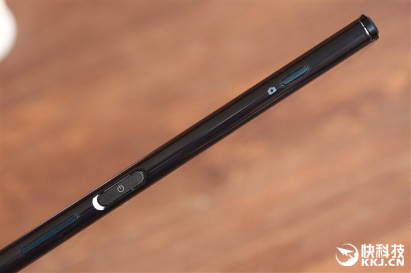 4K������835������XZ Premium����ͼ��