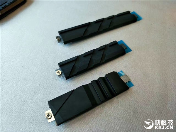 18����ը�ѣ�X299����ȫ����M.2 SSD���ȵ�