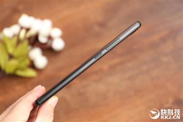 8Gڴ棡nubia Z17ͼͣޱ߿ж