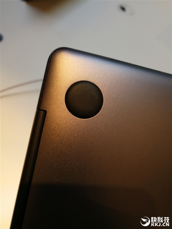 A4ֽСΪMateBook Xֳͼͣխ߿ж