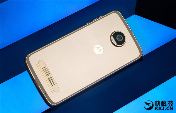 ��ģ����ƽ��е��ף�����Moto Z2 Play������3299Ԫ