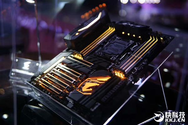 ��Ů����ս�����ζ����羺Ʒ��AORUS��ʽ��������