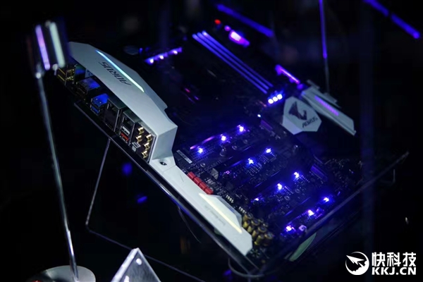 ��Ů����ս�����ζ����羺Ʒ��AORUS��ʽ��������