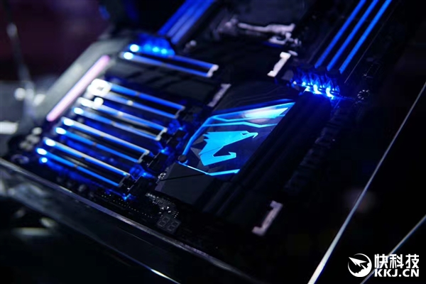 ��Ů����ս�����ζ����羺Ʒ��AORUS��ʽ��������