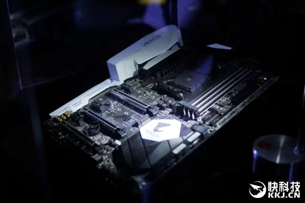 ��Ů����ս�����ζ����羺Ʒ��AORUS��ʽ��������