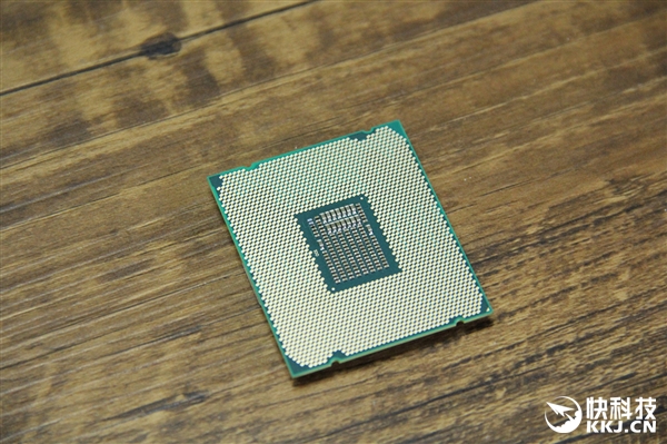 IntelǿUCore i9-7900Xͼ