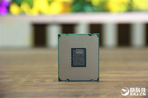 IntelǿUCore i9-7900Xͼ