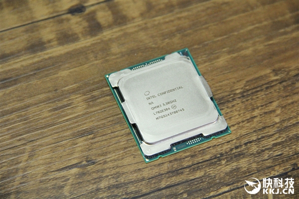 IntelǿUCore i9-7900Xͼ