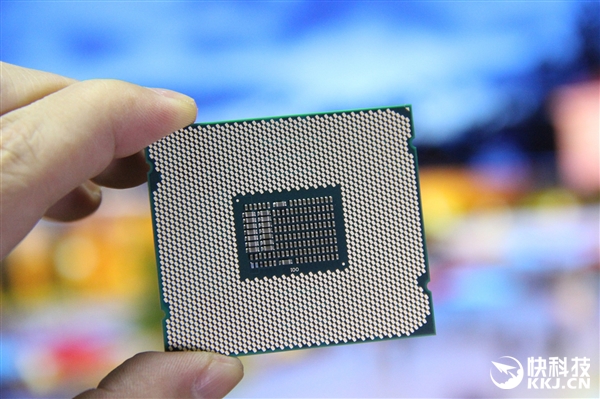 IntelǿUCore i9-7900Xͼ