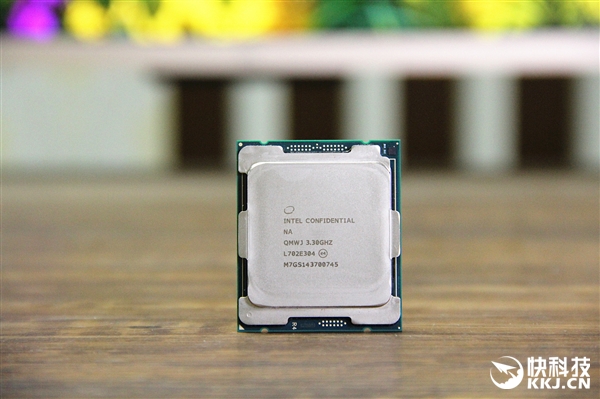 IntelǿUCore i9-7900Xͼ