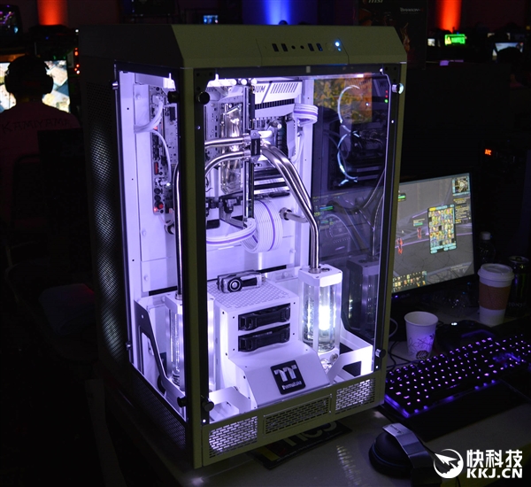 AMD콢ԿRX Vegaװʵ⣺ϷGTX 1080