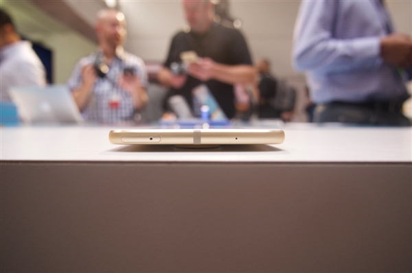 Moto Z2 Force���ͼ�ͣ�6.1mm����������