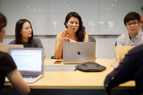 ƻ���й�Ů�ϴ������Ϻ������й�Ա������潻��