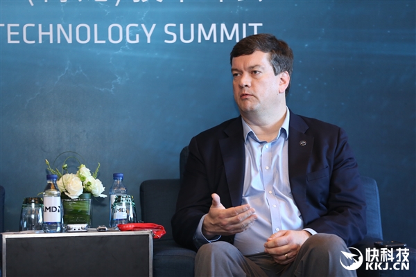 AMD EPYC�����ط��������ģ�Ŀ�곬Խ��ʷ�۷�