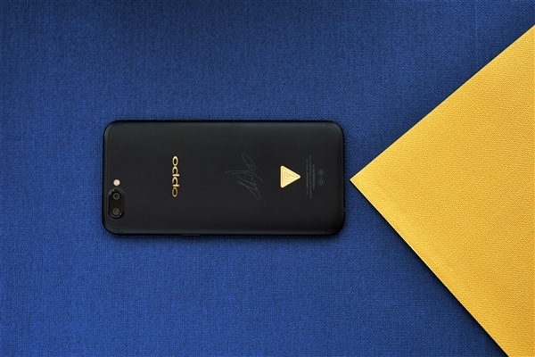 ��˿ר��������TFBoys���ư�OPPO R11ͼ�ͣ�����3ǧ̨