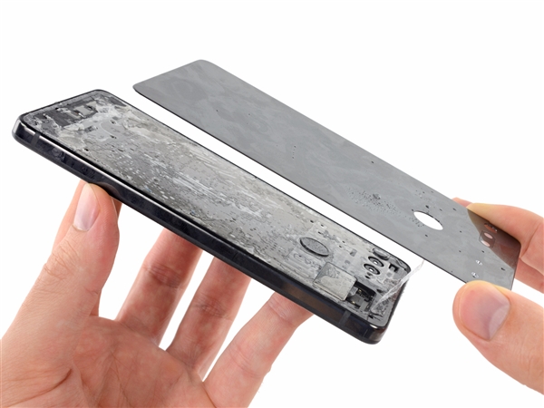 iFixit 1�ֲ�⡰��������Essential Phone���˱�ָ����