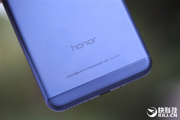 ��ҫV9 play��ɫ���׷����䣺������������ʸ�