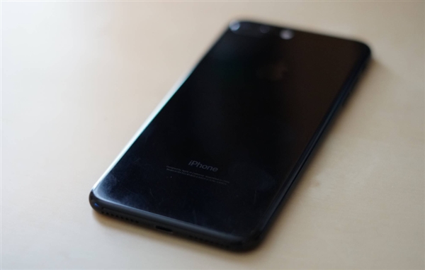 iPhone 7 Plus����ɫ���ʹ��һ�꣺�����ֱץ��